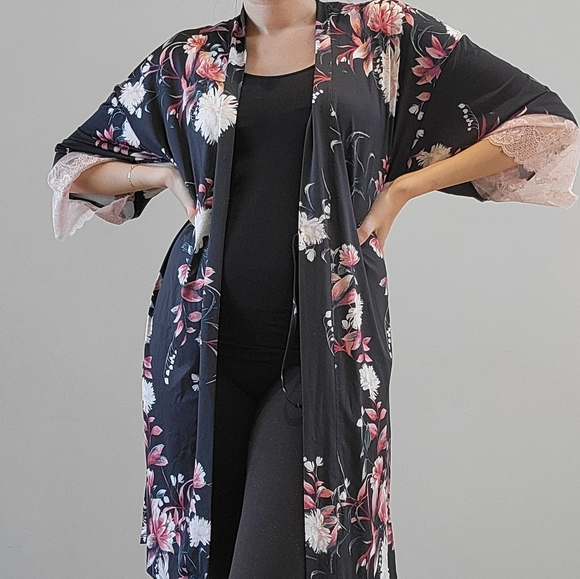 La Vie En Rose Kimono - Picture 1 of 5